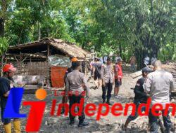 Polsek Trucuk dan Relawan Evakuasi Rumah Roboh di Klaten, Tak Ada Korban Jiwa