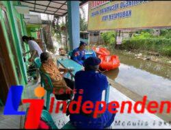 Pantau Banjir Juwana, Satpolairud Polresta Pati Imbau Warga Waspada Cuaca Ekstrem