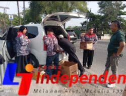 DPW, DPD LSM GMAS Berbagi Ratusan Takjil Ke Pengguna Jalan yang Melintas di Jalinsum