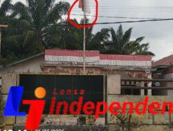 Bendera Merah Putih Kusam dan Koyak Masih Berkibar di Depan Kantor Kepala Desa Tanah Raja