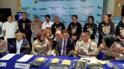 Polres Metro Bekasi mengungkap kasus pembunuhan berencana terhadap seorang warga negara Korea Selatan berinisial B.S. yang terjadi di Tambun Selatan, Bekasi.